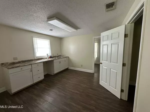 20164 Pineville Road, Long Beach, MS 39560