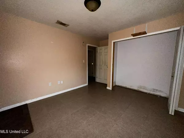 2312 Seneca Avenue, Pascagoula, MS 39567