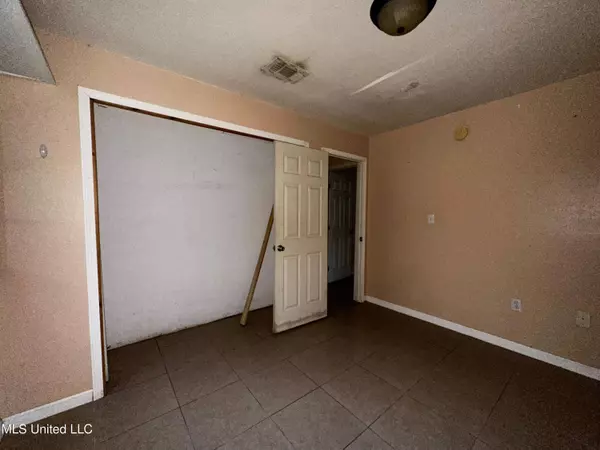 2312 Seneca Avenue, Pascagoula, MS 39567