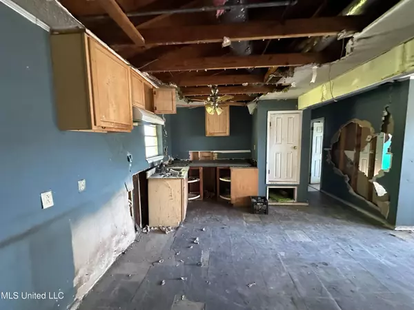 3307 Middle Avenue, Pascagoula, MS 39581