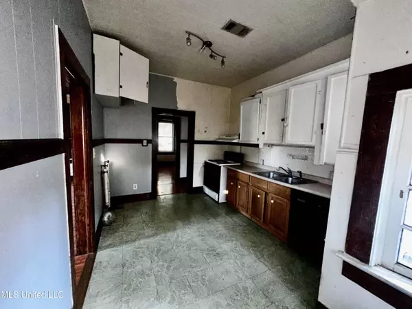 627 3rd Street, Gulfport, MS 39501