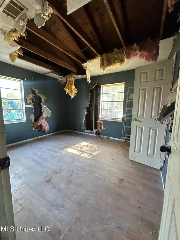 3307 Middle Avenue, Pascagoula, MS 39581