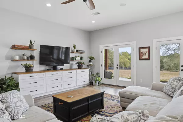 92 Sam Davis Drive, Perkinston, MS 39573