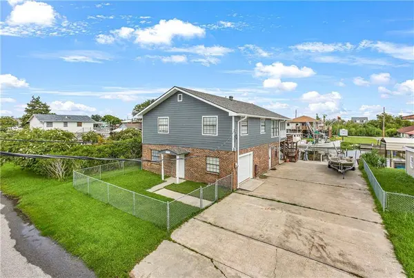 4928 JENIC LN, Jean Lafitte, LA 70036