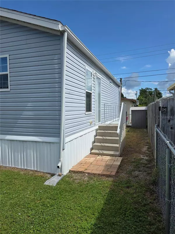 1109 49TH AVENUE DR W, Bradenton, FL 34207