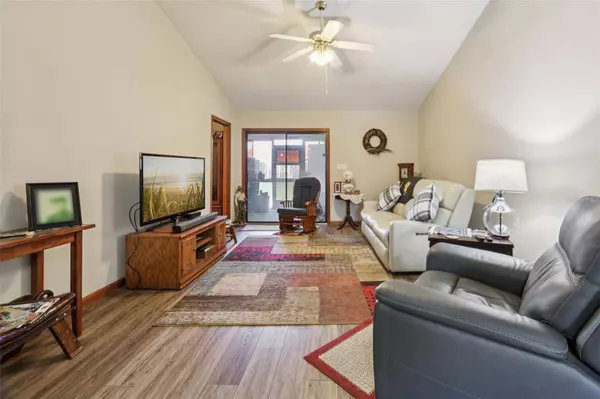 19 COVE LN, Eustis, FL 32726