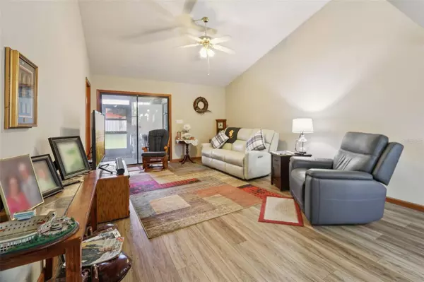 19 COVE LN, Eustis, FL 32726