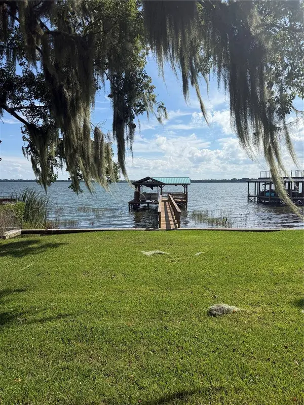 722 LAKE DORA DR, Tavares, FL 32778