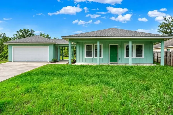 40091 OAKRIDGE DR, Lady Lake, FL 32159