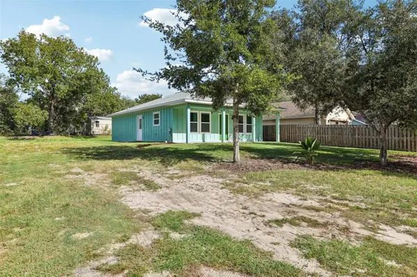 40091 OAKRIDGE DR, Lady Lake, FL 32159