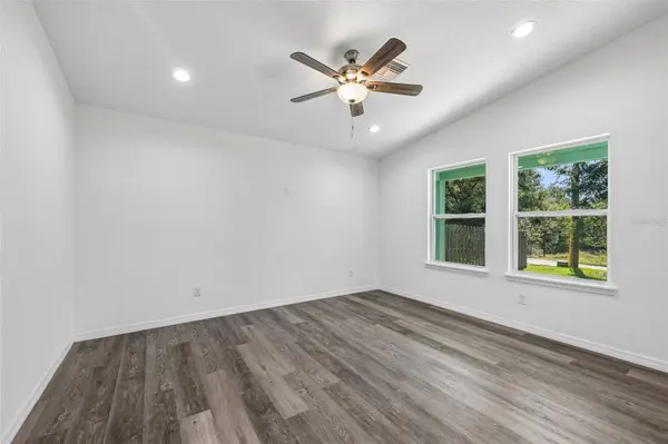 40091 OAKRIDGE DR, Lady Lake, FL 32159