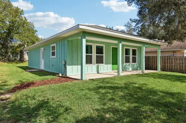 40091 OAKRIDGE DR, Lady Lake, FL 32159