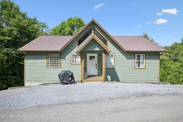 916 Hideaway Hills CIR, Sevierville, TN 37862
