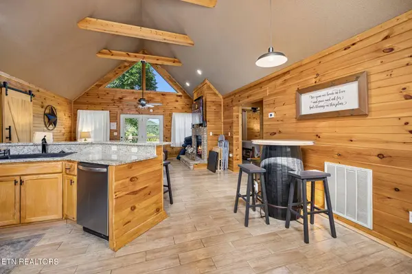 916 Hideaway Hills CIR, Sevierville, TN 37862