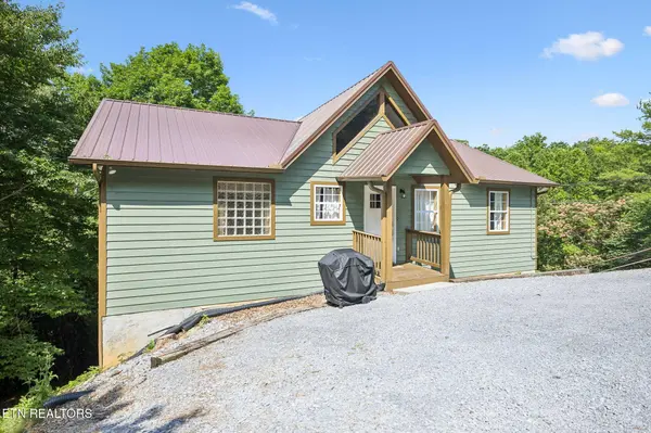 916 Hideaway Hills CIR, Sevierville, TN 37862
