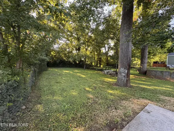 3416 Oak Grove St, Knoxville, TN 37920