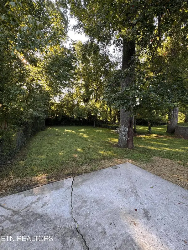 3416 Oak Grove St, Knoxville, TN 37920