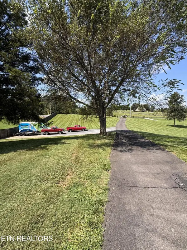 2055 Boyds Creek Hwy, Sevierville, TN 37876