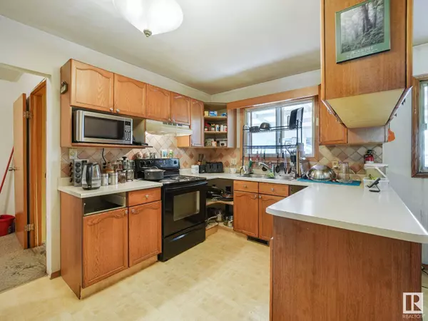 1831 51 ST NW, Edmonton, AB T6L 1X4