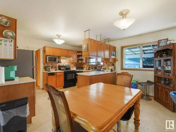 1831 51 ST NW, Edmonton, AB T6L 1X4