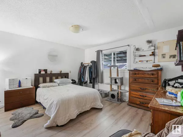 1831 51 ST NW, Edmonton, AB T6L 1X4