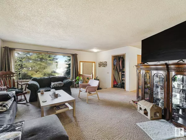 1831 51 ST NW, Edmonton, AB T6L 1X4