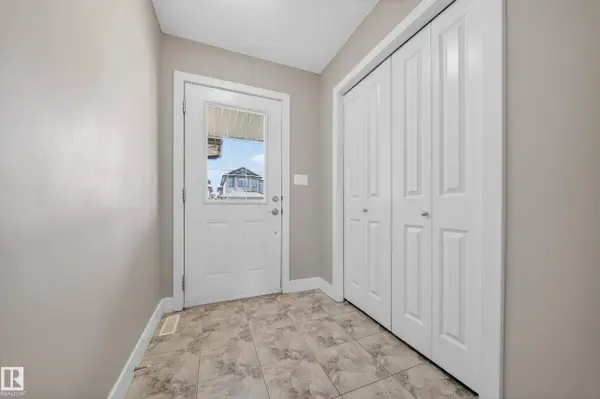 16717 60 ST NW, Edmonton, AB T5Y 0W6