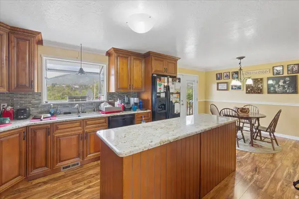 1701 E HILLSBORO DR, Layton, UT 84040