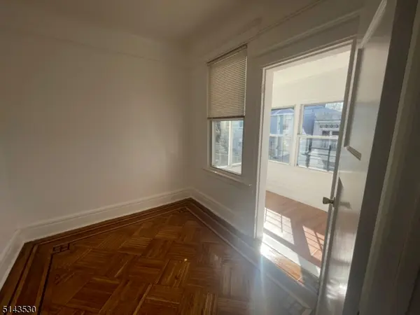 776 S 18th St #3, Newark, NJ 07103-1050