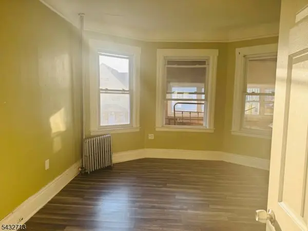 2 Hawthorne Pl, East Orange City, NJ 07018