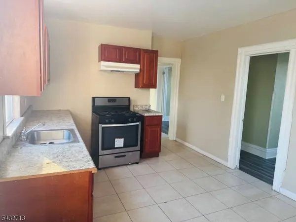 2 Hawthorne Pl, East Orange City, NJ 07018