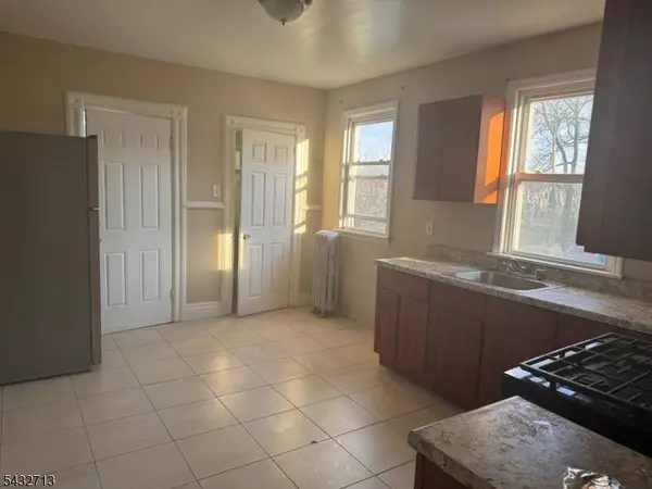 2 Hawthorne Pl, East Orange City, NJ 07018