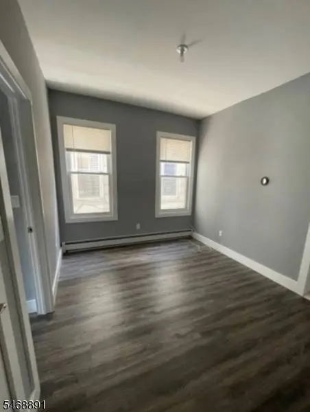 27 Schuyler Ter, East Orange City, NJ 07017