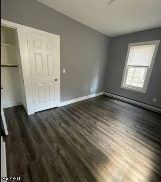 27 Schuyler Ter, East Orange City, NJ 07017