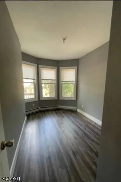 27 Schuyler Ter, East Orange City, NJ 07017