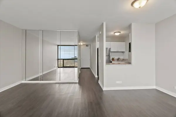 4343 N Clarendon Avenue #1618, Chicago, IL 60613