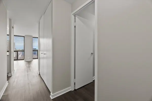 4343 N Clarendon Avenue #1618, Chicago, IL 60613