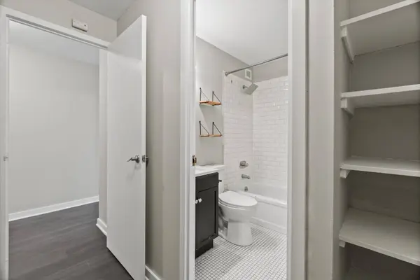 4343 N Clarendon Avenue #1618, Chicago, IL 60613