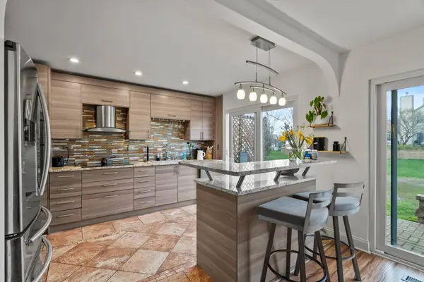 6515 BARCLAY Court, Downers Grove, IL 60516