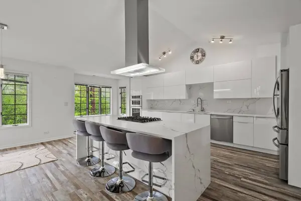 1105 Foxtail CT #1105, Darien, IL 60561