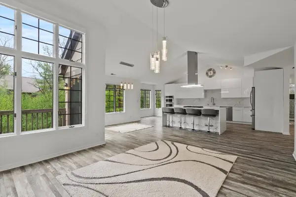 1105 Foxtail CT #1105, Darien, IL 60561