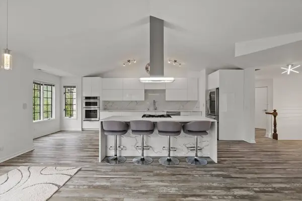 1105 Foxtail CT #1105, Darien, IL 60561