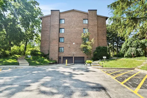 7502 Farmingdale Drive #408, Darien, IL 60561