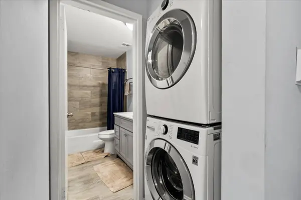 7502 Farmingdale DR #408, Darien, IL 60561