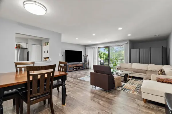 7502 Farmingdale DR #408, Darien, IL 60561