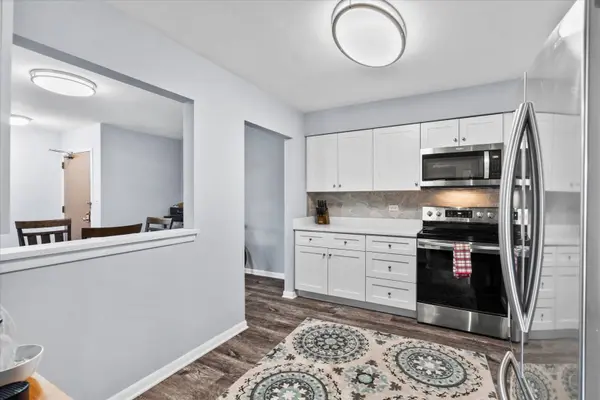 7502 Farmingdale DR #408, Darien, IL 60561