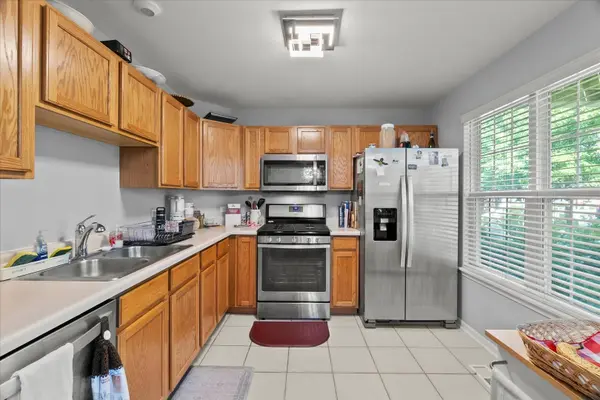 2204 Waterleaf CT #103, Naperville, IL 60564