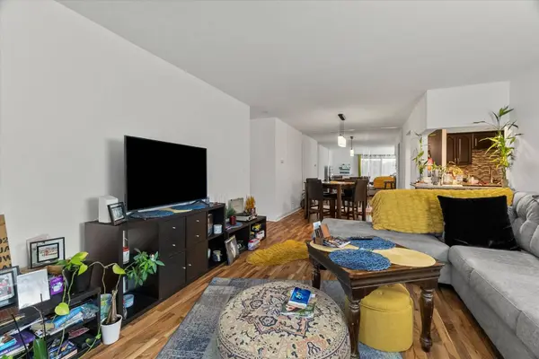 7221 Wolf RD #405B, Indian Head Park, IL 60525