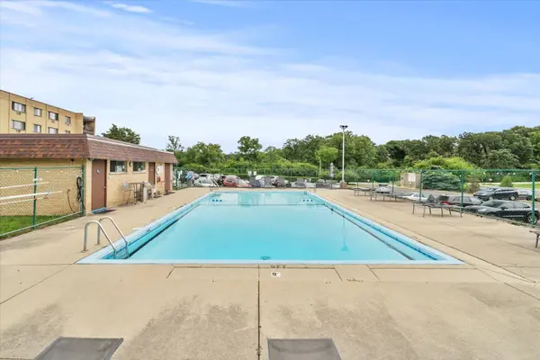 6670 S BRAINARD AVE #303, Countryside, IL 60525