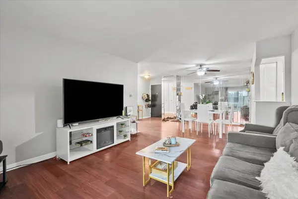 6670 S BRAINARD AVE #303, Countryside, IL 60525